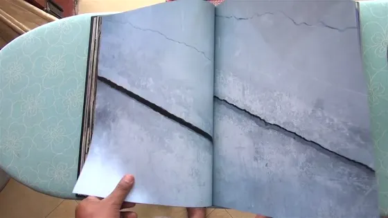 Joker — spread, a cracked wall